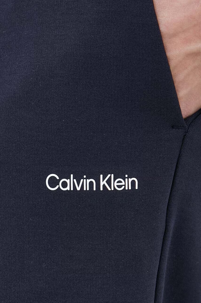 Calvin Klein Къс панталон в тъмносиньо - Pepit.bg