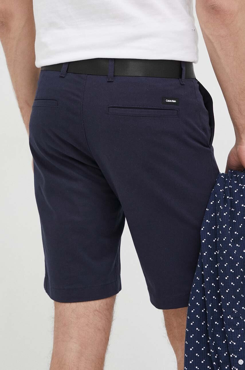 Calvin Klein Къс панталон в бяло - Pepit.bg