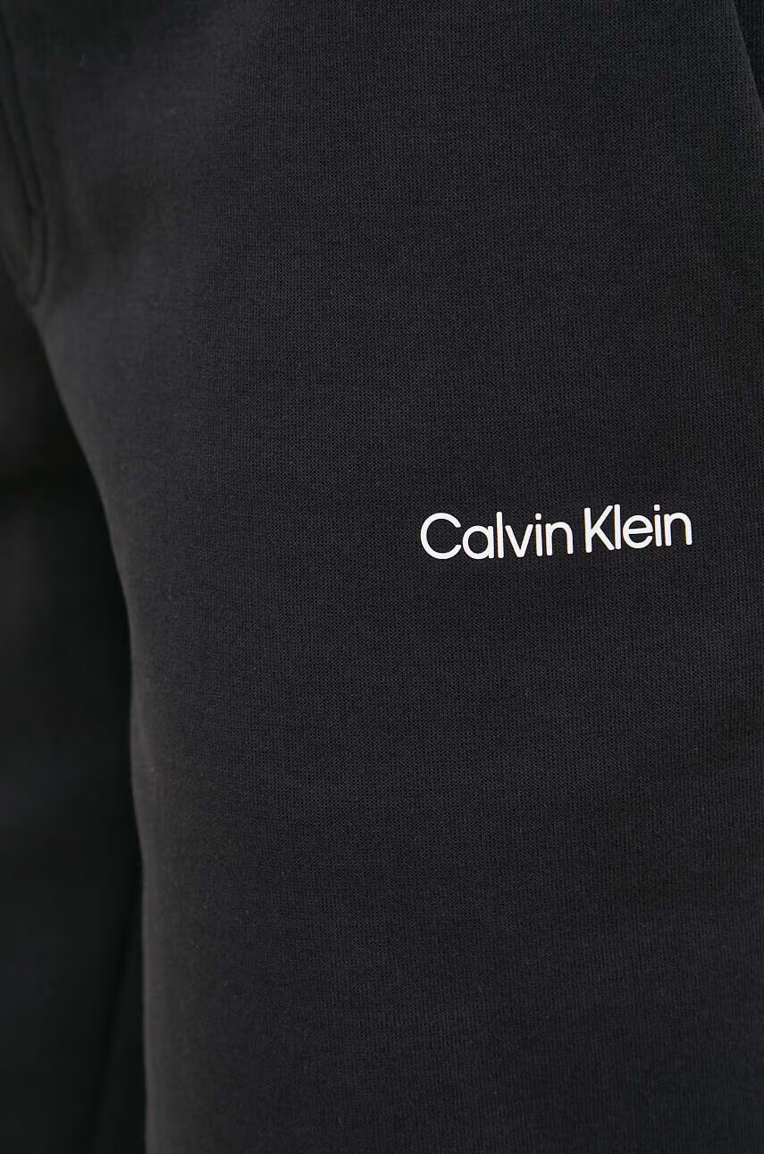 Calvin Klein Къс панталон в черно - Pepit.bg