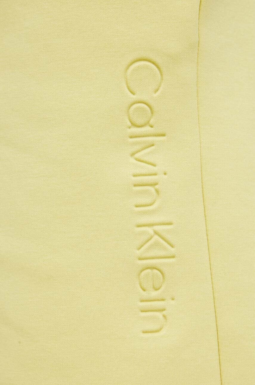 Calvin Klein Памучен къс панталон в лилаво - Pepit.bg