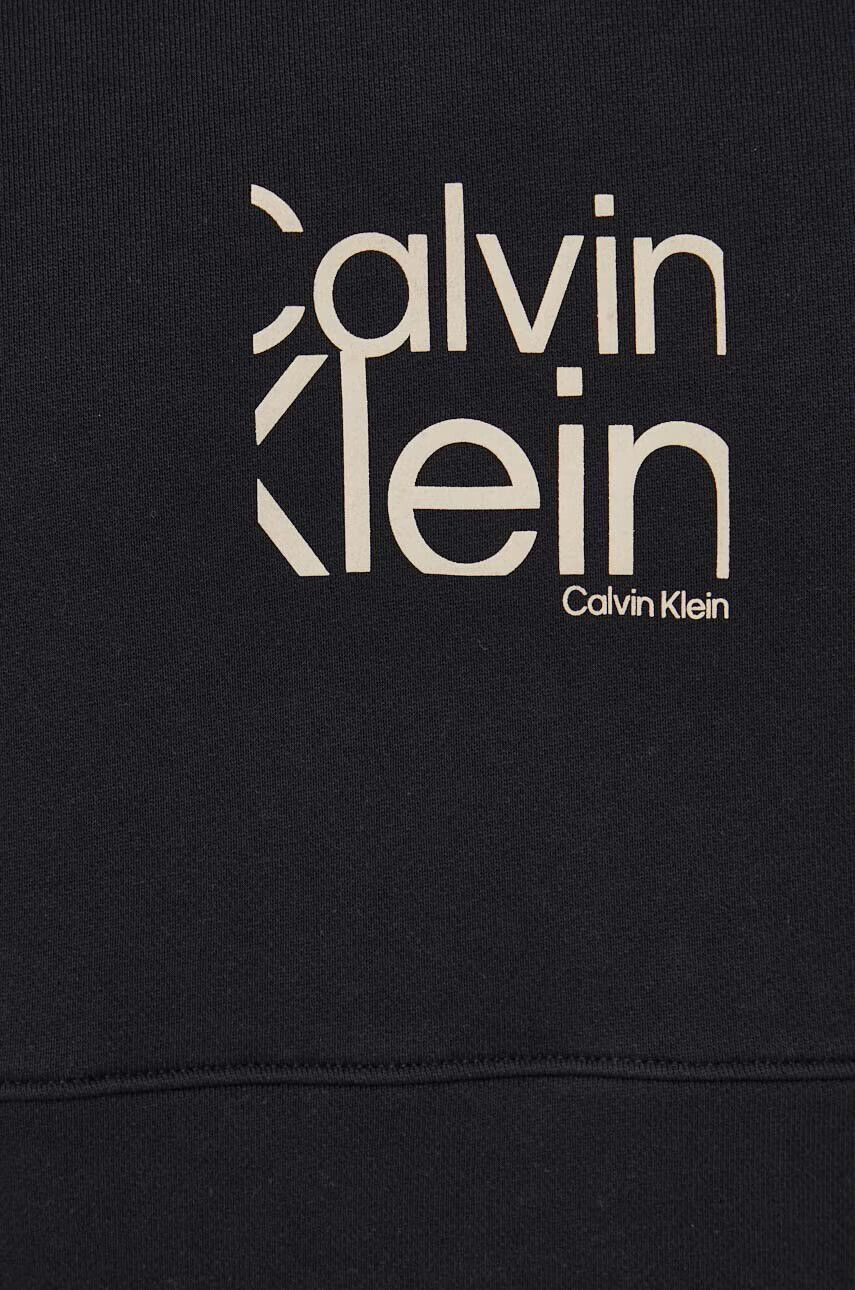 Calvin Klein Памучен суичър в черно с качулка с принт - Pepit.bg