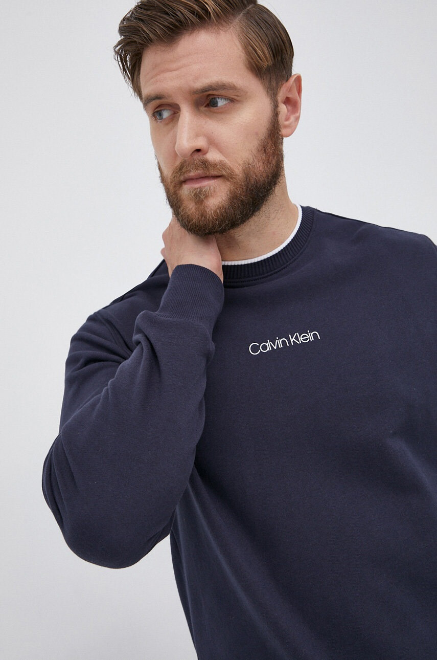 Calvin Klein Памучен суичър мъжки в тъмносиньо с принт - Pepit.bg
