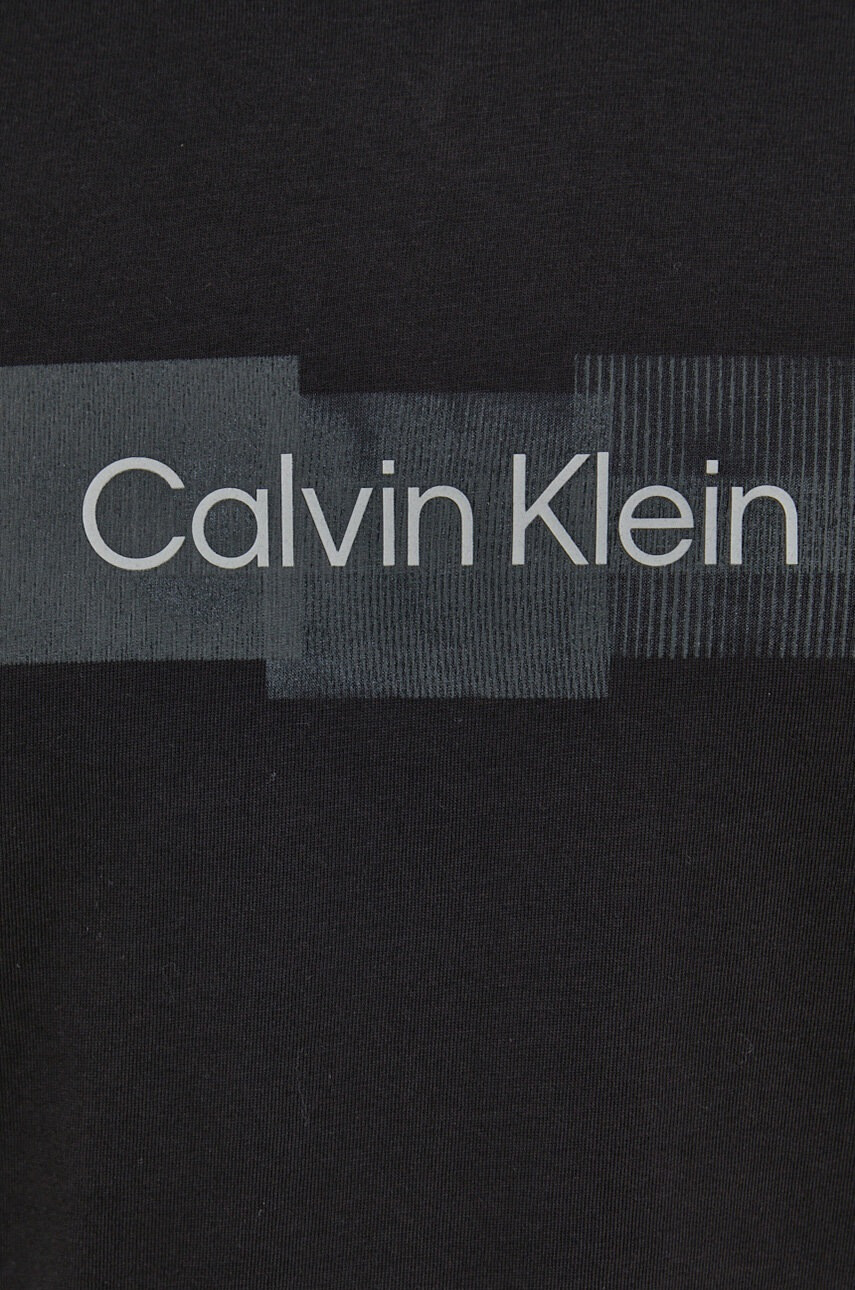 Calvin Klein Памучна блуза с дълги ръкави в черно с принт - Pepit.bg