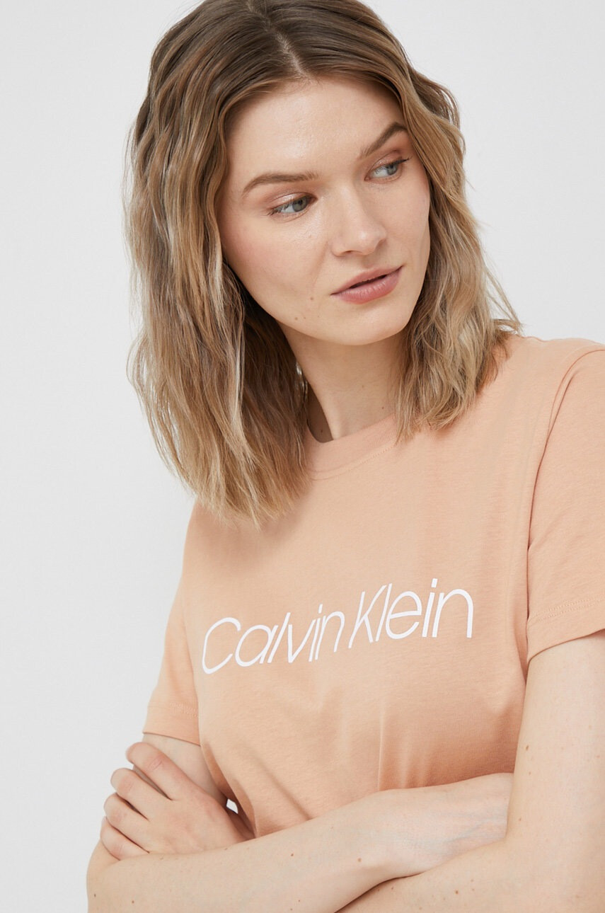 Calvin Klein Памучна тениска в оранжево - Pepit.bg