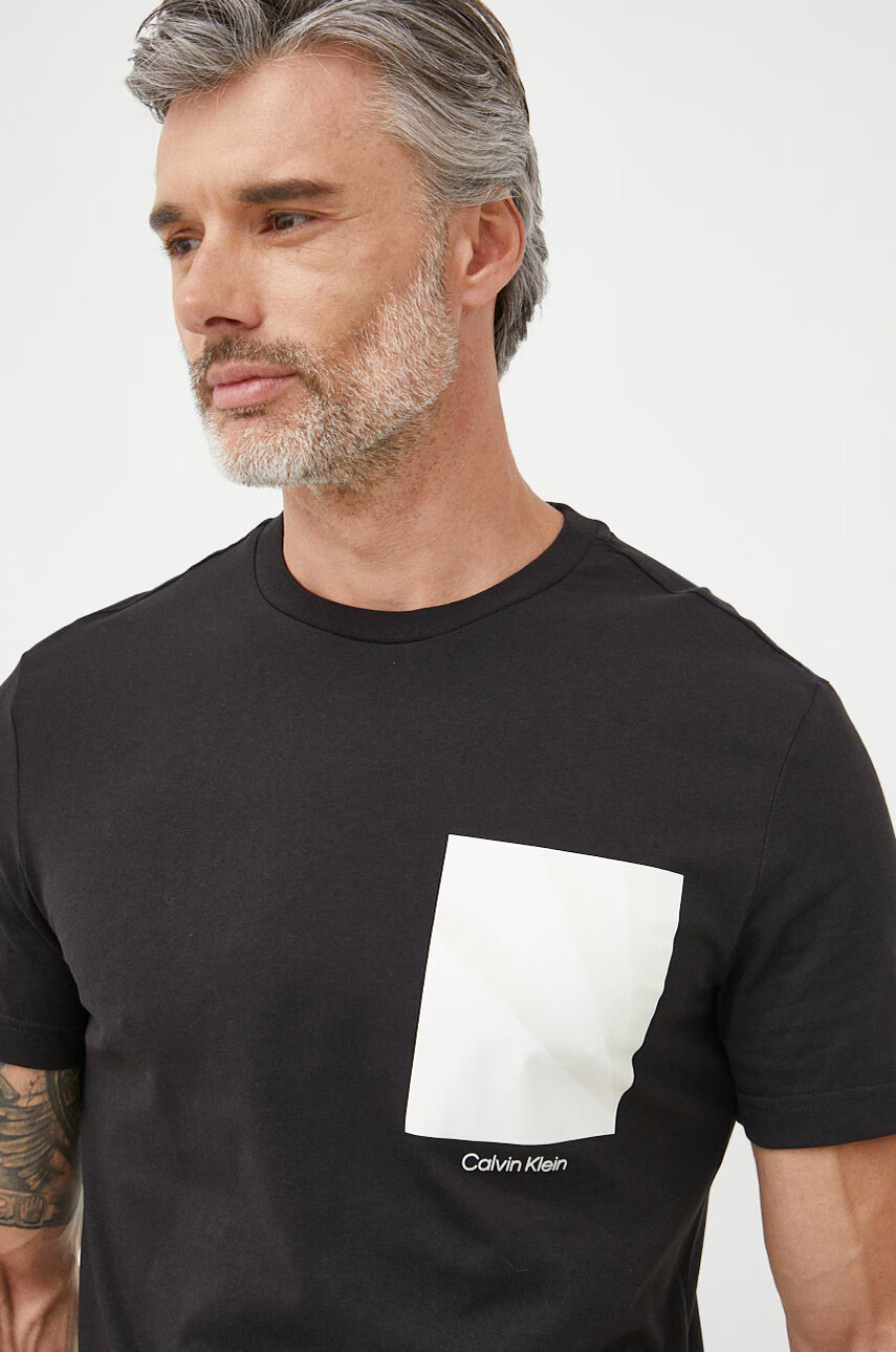 Calvin Klein Памучна тениска в синьо - Pepit.bg