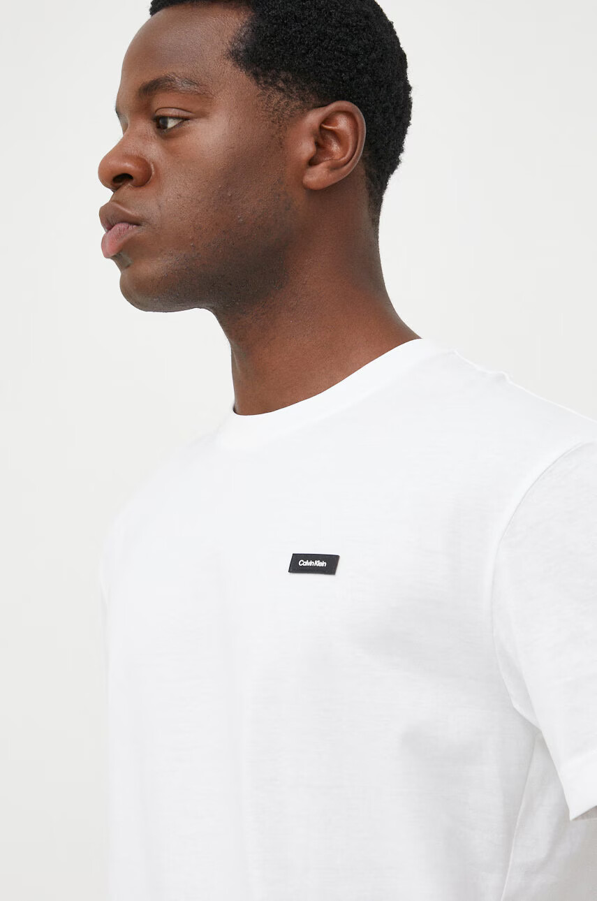 Calvin Klein Памучна тениска в бяло с апликация - Pepit.bg