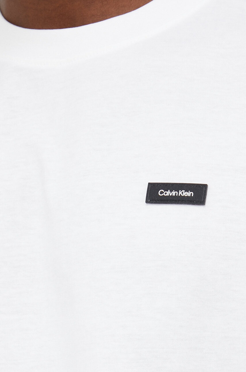 Calvin Klein Памучна тениска в бяло с апликация - Pepit.bg