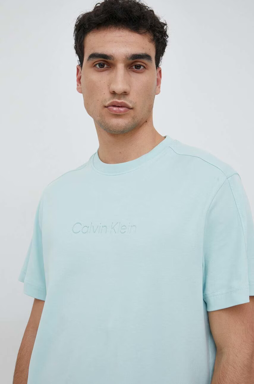 Calvin Klein Памучна тениска в зелено с апликация - Pepit.bg