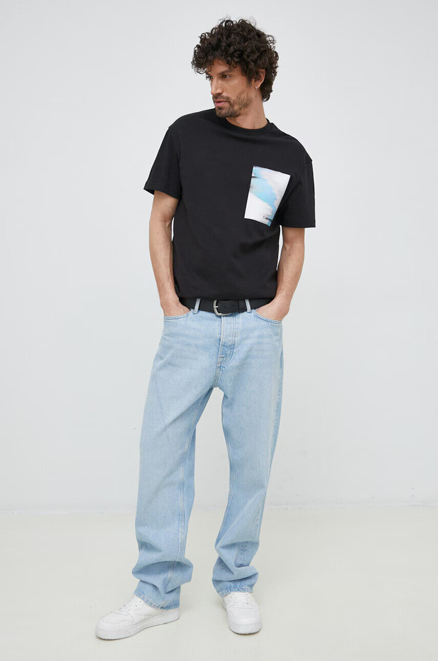 Calvin Klein Памучна тениска в черно с принт - Pepit.bg