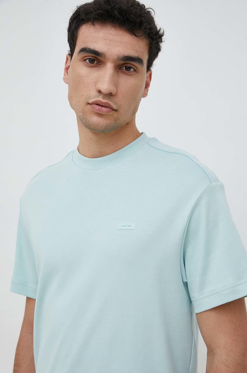 Calvin Klein Памучна тениска в синьо с апликация - Pepit.bg