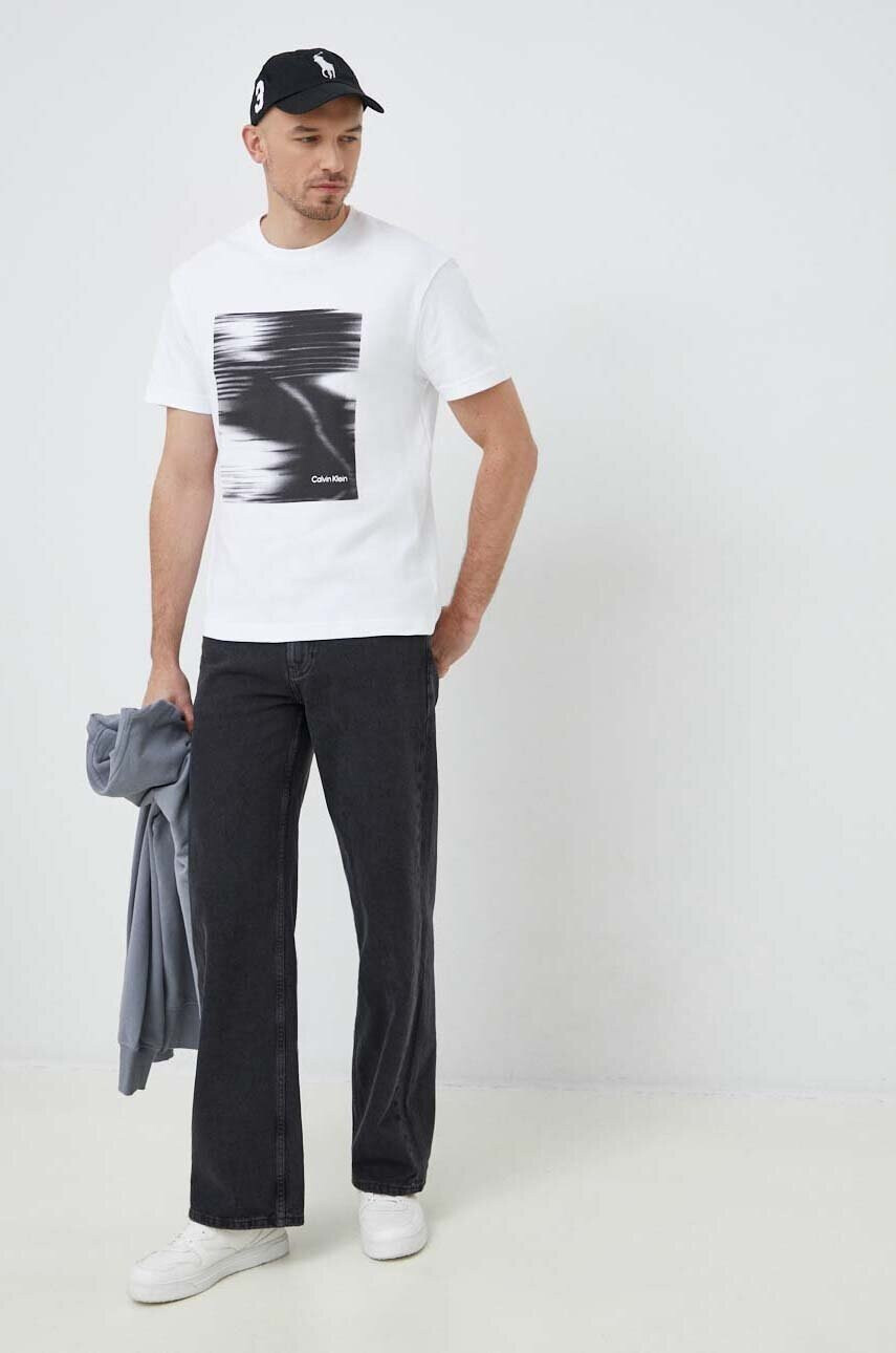 Calvin Klein Памучна тениска в бяло с принт - Pepit.bg
