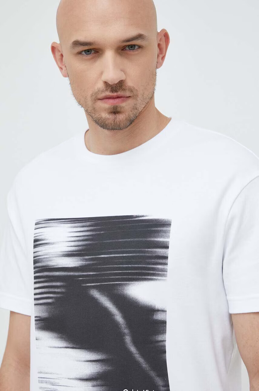 Calvin Klein Памучна тениска в бяло с принт - Pepit.bg