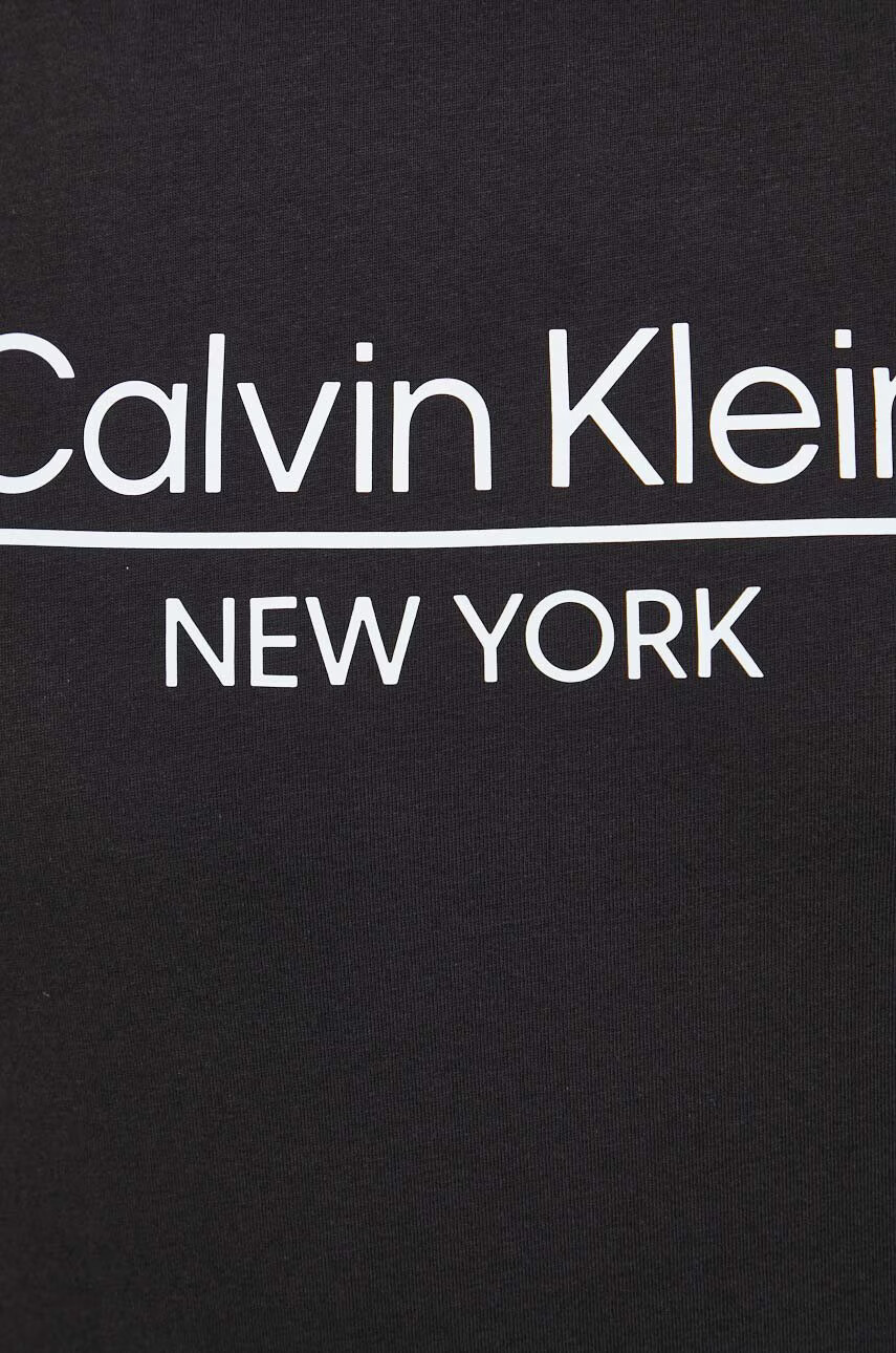 Calvin Klein Памучна тениска в черно с принт - Pepit.bg