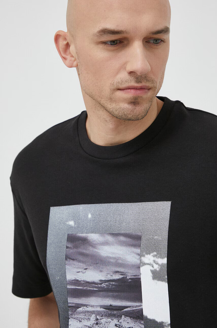 Calvin Klein Памучна тениска в черно с принт - Pepit.bg