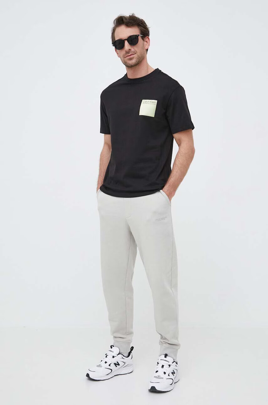 Calvin Klein Памучна тениска в черно с принт - Pepit.bg
