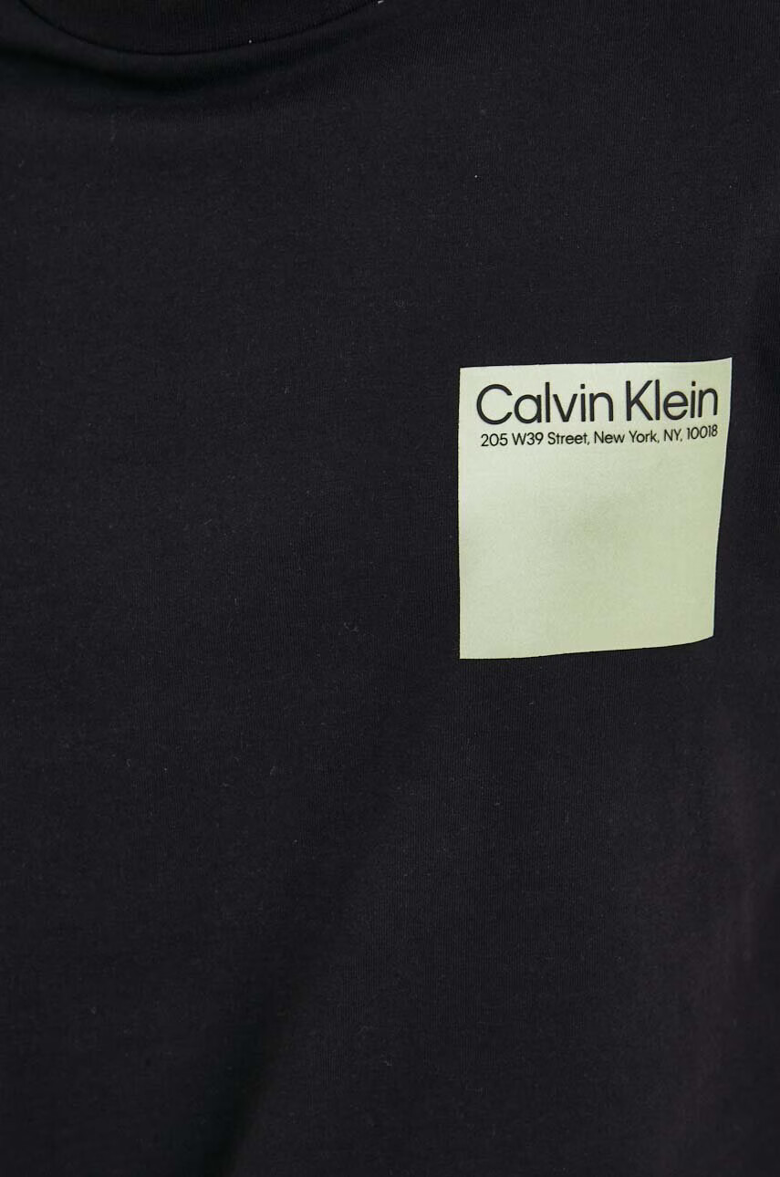 Calvin Klein Памучна тениска в черно с принт - Pepit.bg