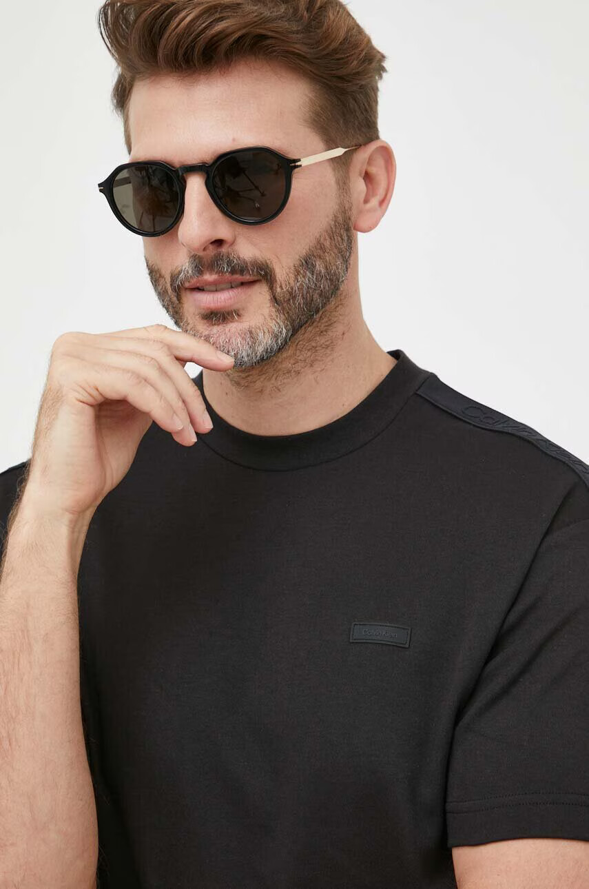 Calvin Klein Памучна тениска в черно с апликация - Pepit.bg