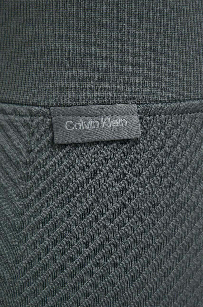 Calvin Klein Performance Клин за трениране Essentials в зелено с изчистен дизайн - Pepit.bg