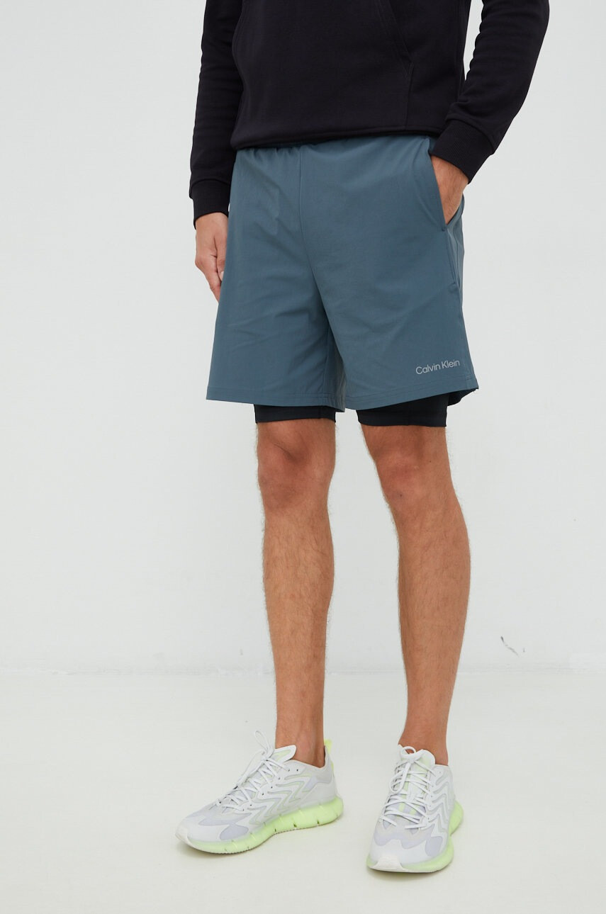 Calvin Klein Performance Къс панталон за трениране Ck Essentials в зелено - Pepit.bg