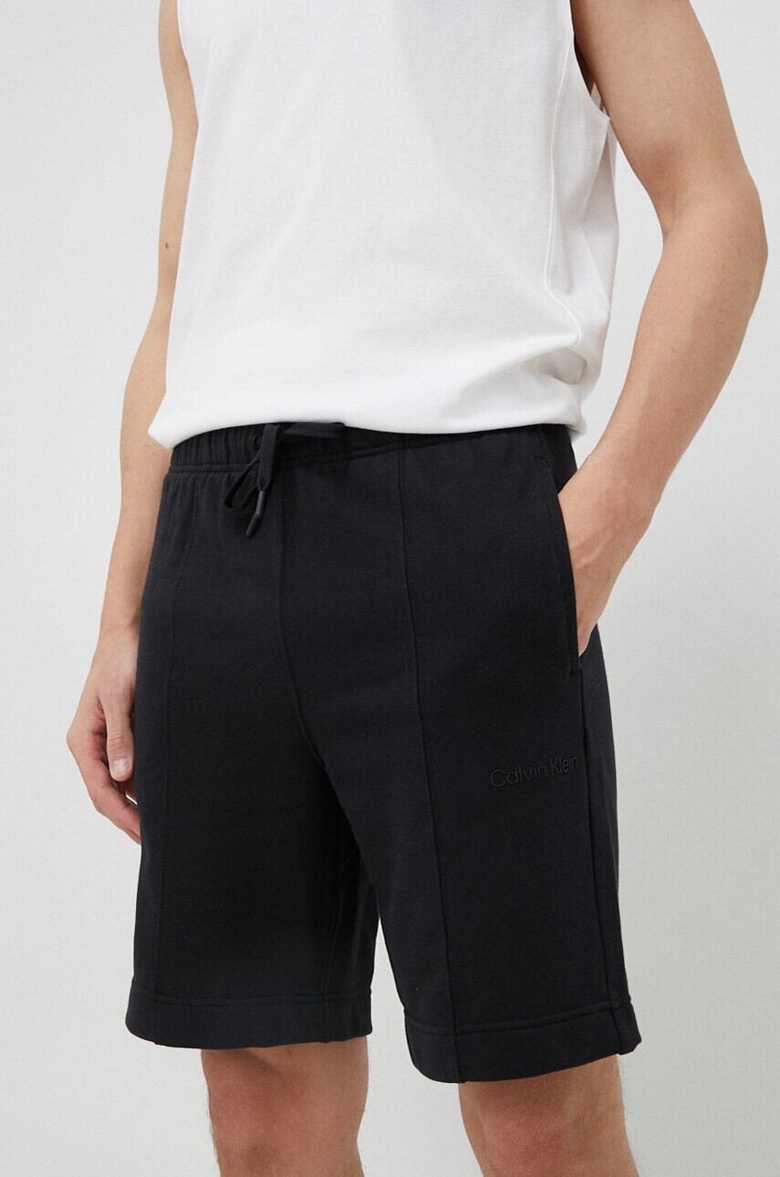 Calvin Klein Performance Къс панталон за трениране Essentials в черно - Pepit.bg