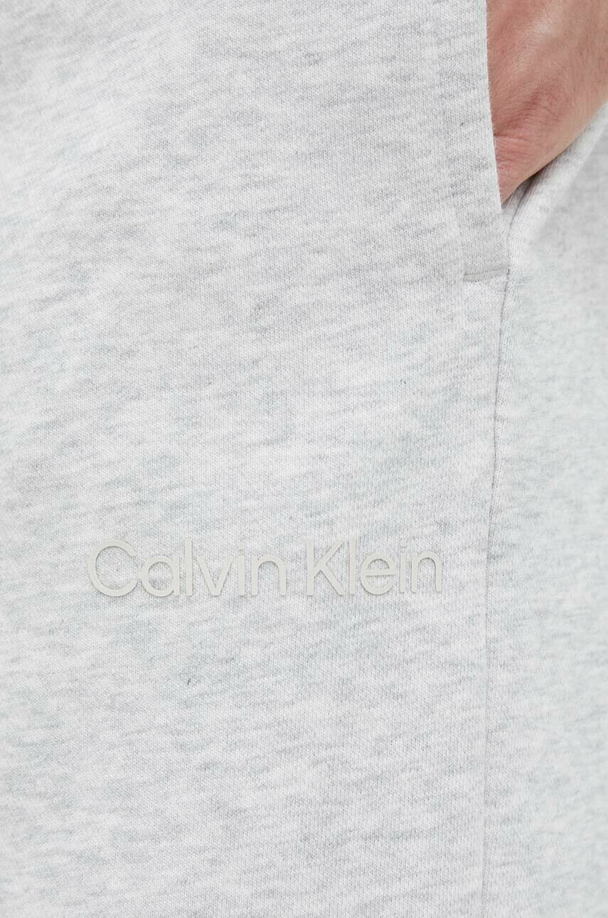 Calvin Klein Performance Къс панталон за трениране Essentials в сиво - Pepit.bg