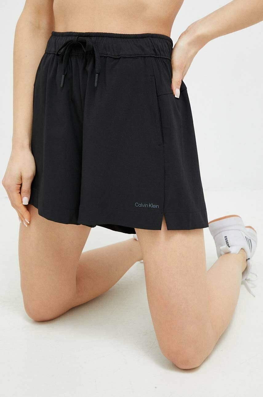 Calvin Klein Performance Къс панталон за трениране Essentials - Pepit.bg