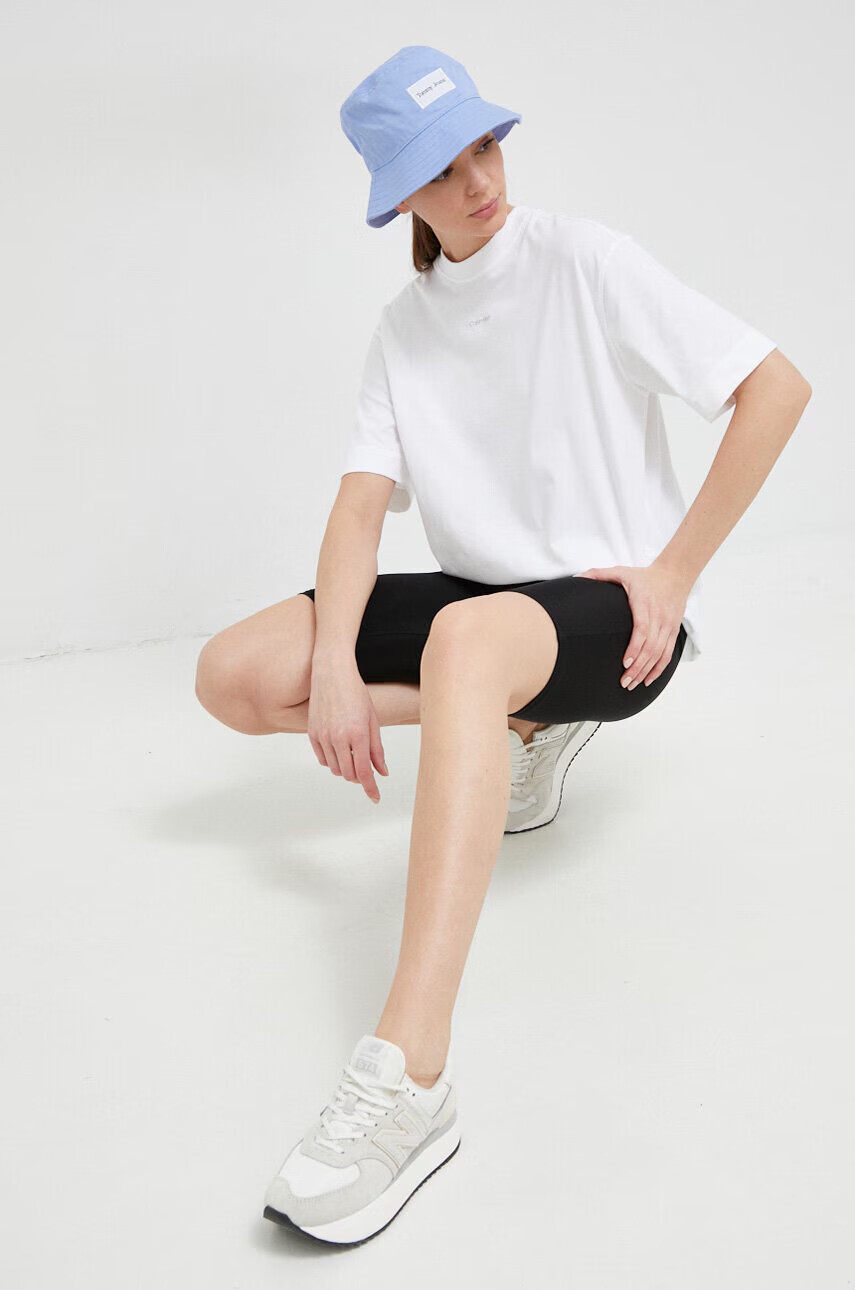 Calvin Klein Performance Рокля в бяло къс модел с уголемена кройка - Pepit.bg