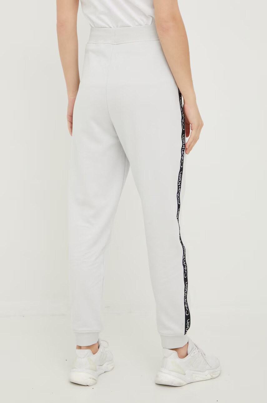 Calvin Klein Performance Спортен панталон Active Icon в сиво с апликация - Pepit.bg