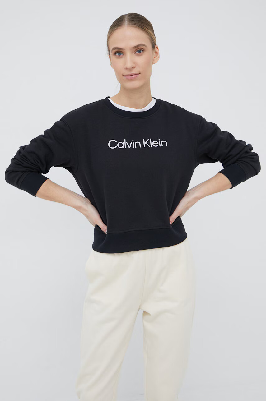 Calvin Klein Performance Спортен суичър Ck Essentials в черно с принт - Pepit.bg