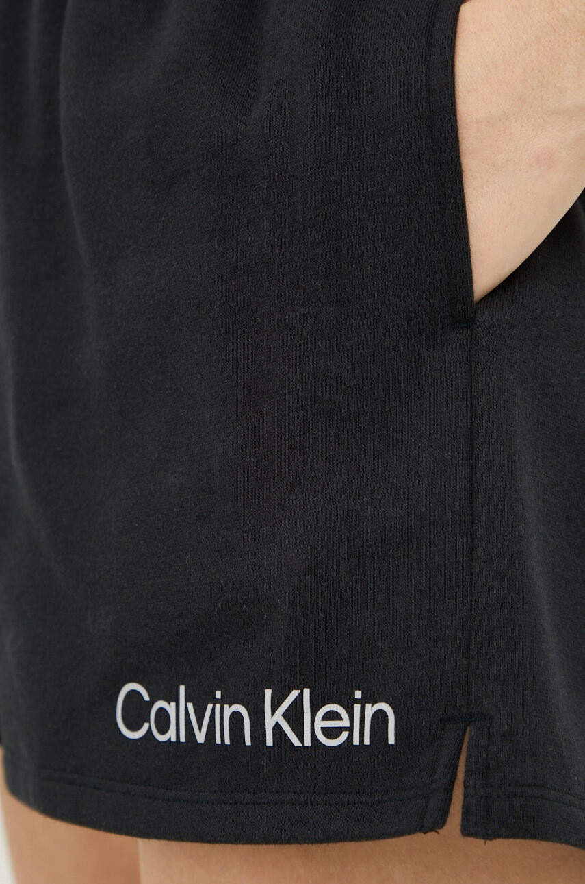 Calvin Klein Performance Спортни шорти Ck Essentials - Pepit.bg