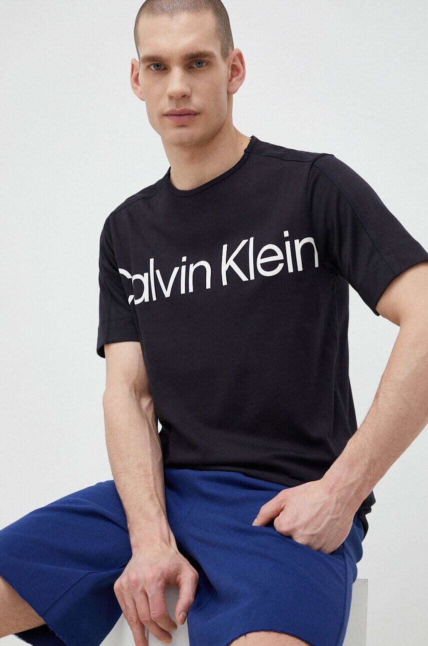 Calvin Klein Performance Тениска за трениране Effect в черно с принт - Pepit.bg