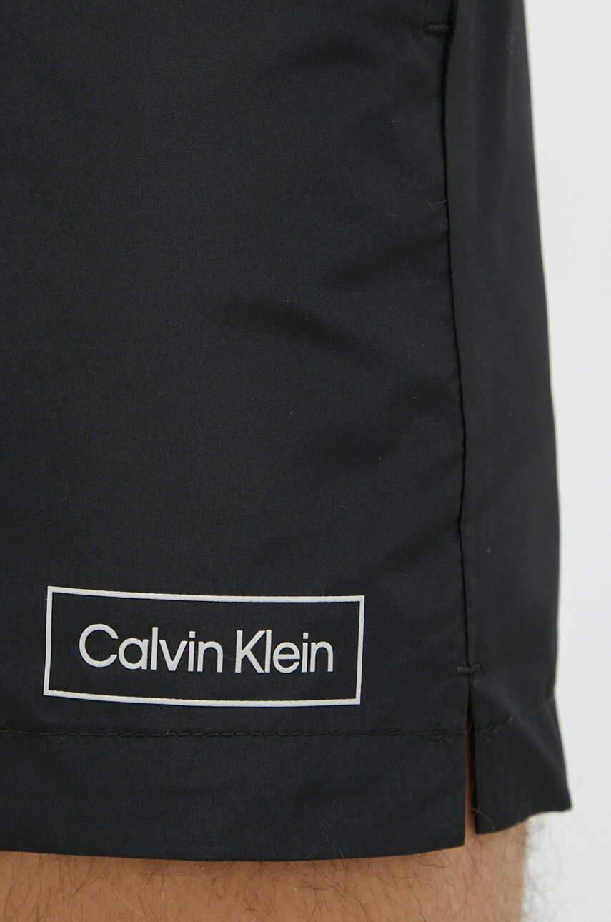 Calvin Klein Плувни шорти в черно - Pepit.bg