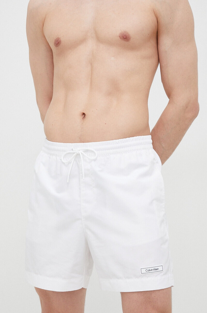 Calvin Klein Плувни шорти в бяло - Pepit.bg