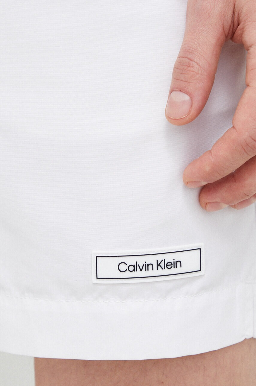 Calvin Klein Плувни шорти в бяло - Pepit.bg
