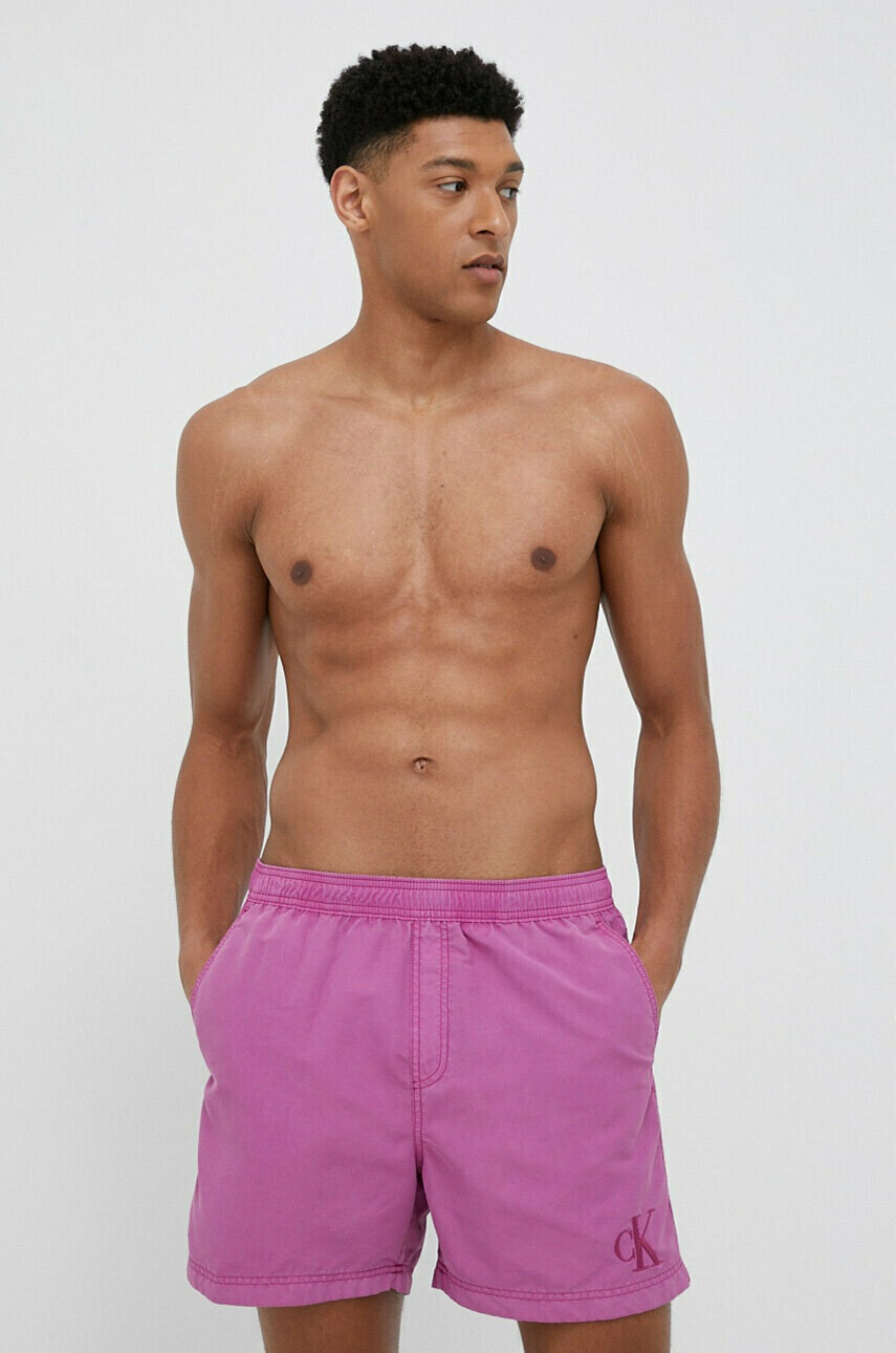 Calvin Klein Плувни шорти в розово - Pepit.bg