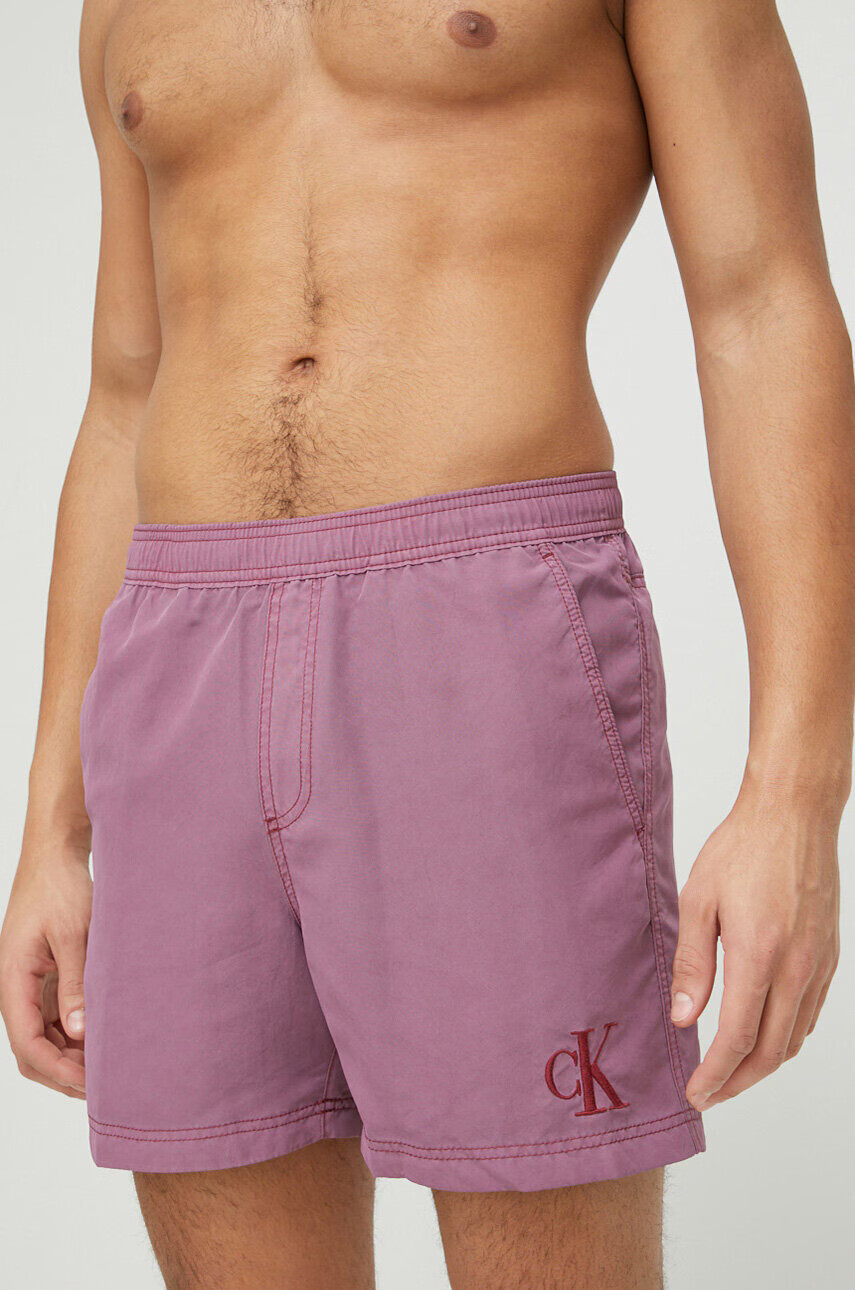 Calvin Klein Плувни шорти в лилаво - Pepit.bg