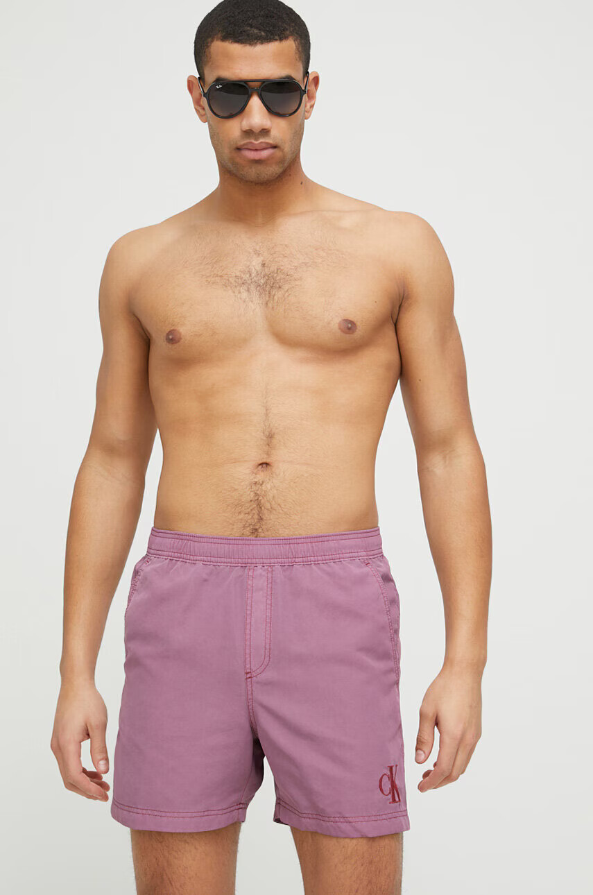 Calvin Klein Плувни шорти в лилаво - Pepit.bg