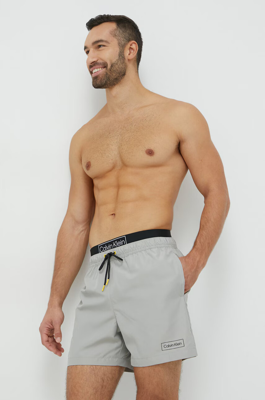 Calvin Klein Плувни шорти в сиво - Pepit.bg