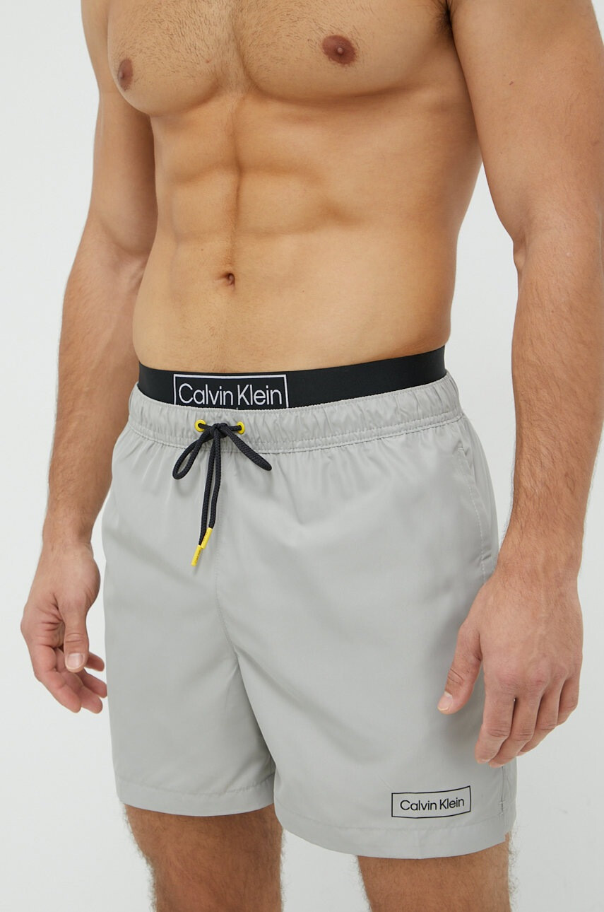 Calvin Klein Плувни шорти в сиво - Pepit.bg