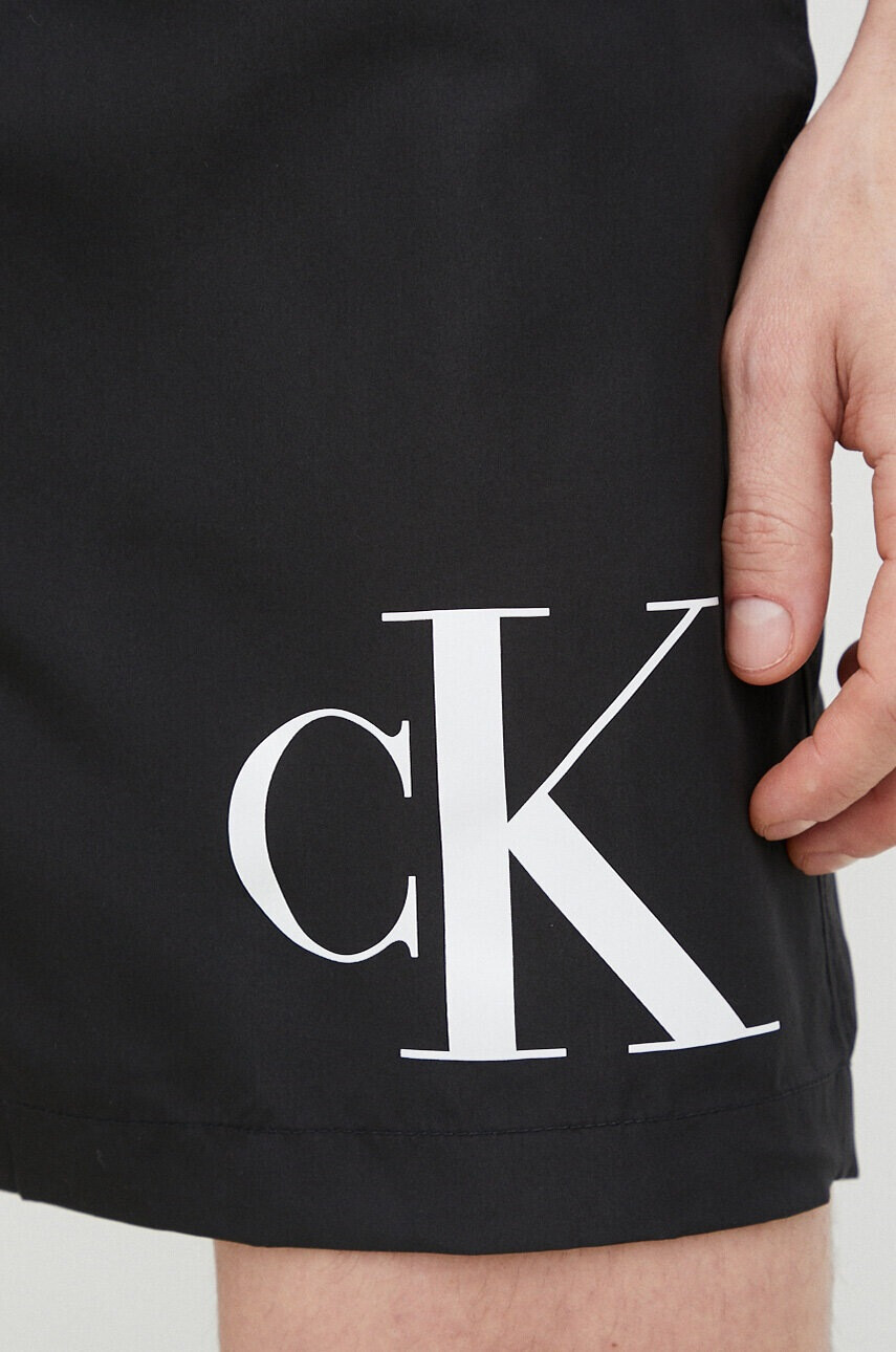 Calvin Klein Плувни шорти в черно - Pepit.bg