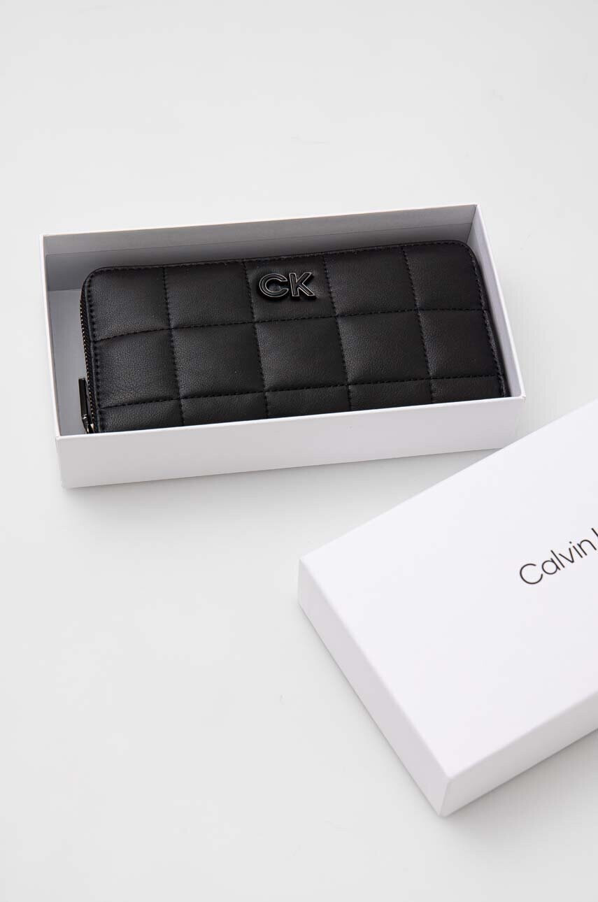 Calvin Klein Портмоне дамски в черно - Pepit.bg
