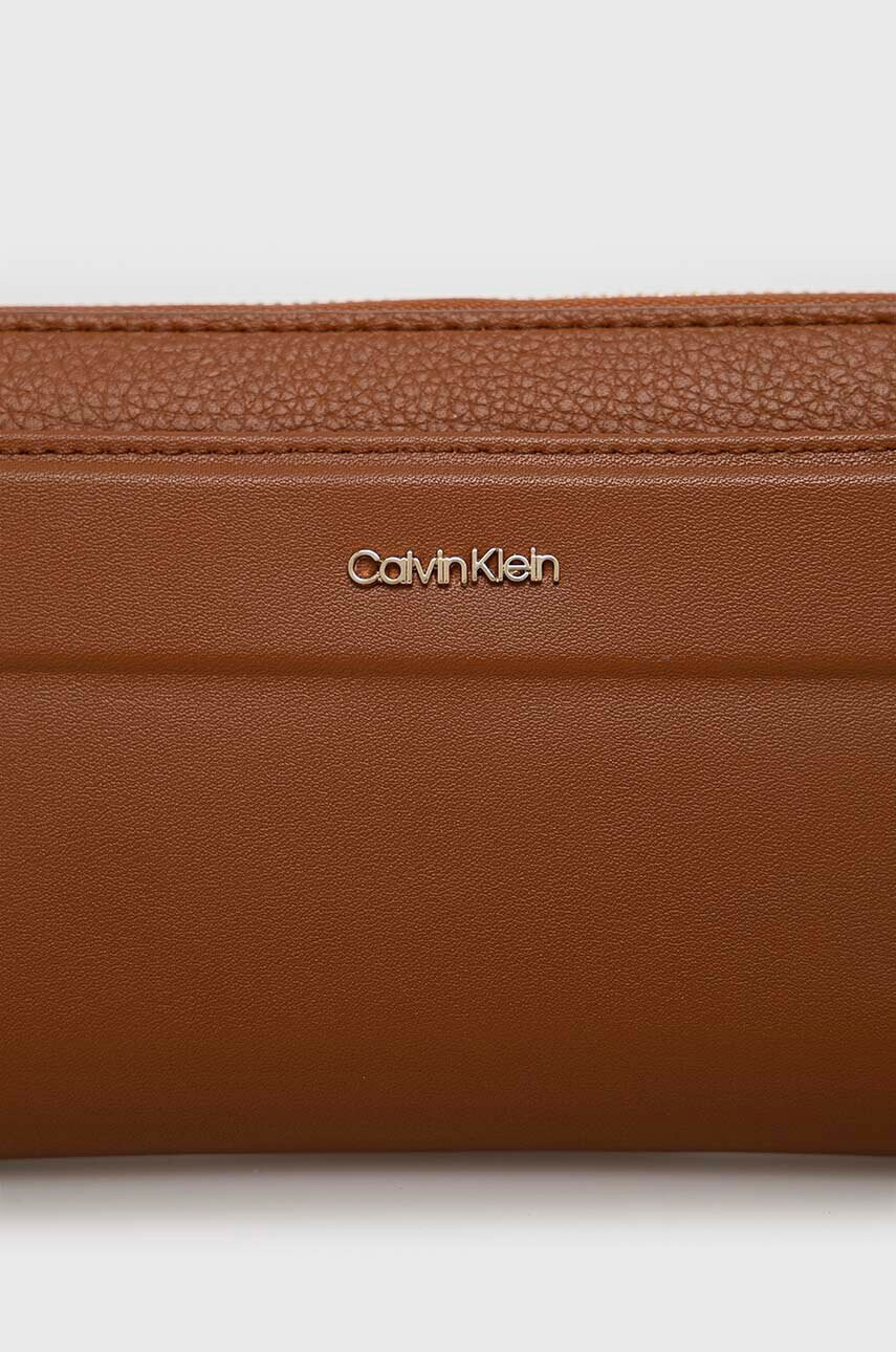 Calvin Klein Портмоне дамски в кафяво - Pepit.bg
