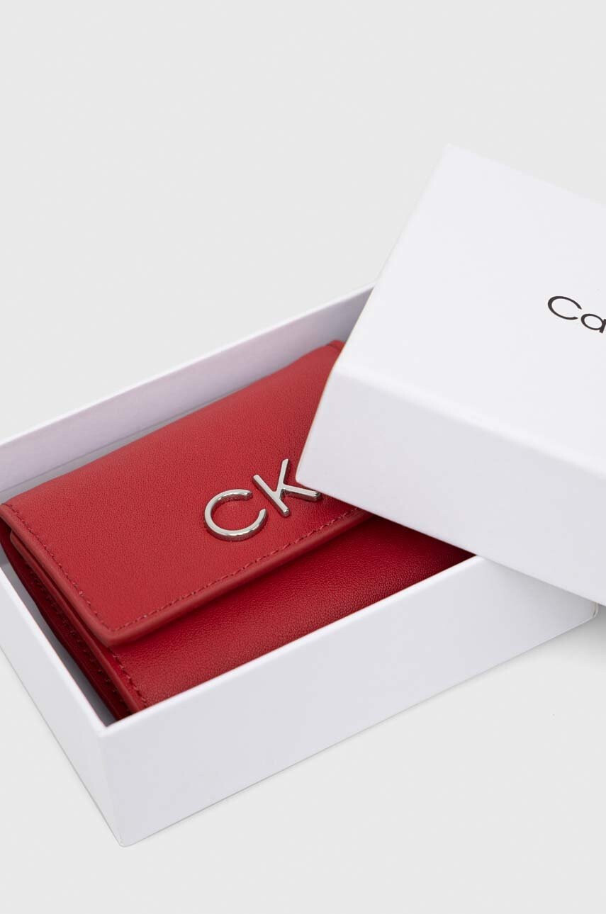 Calvin Klein Портмоне дамски в червено - Pepit.bg