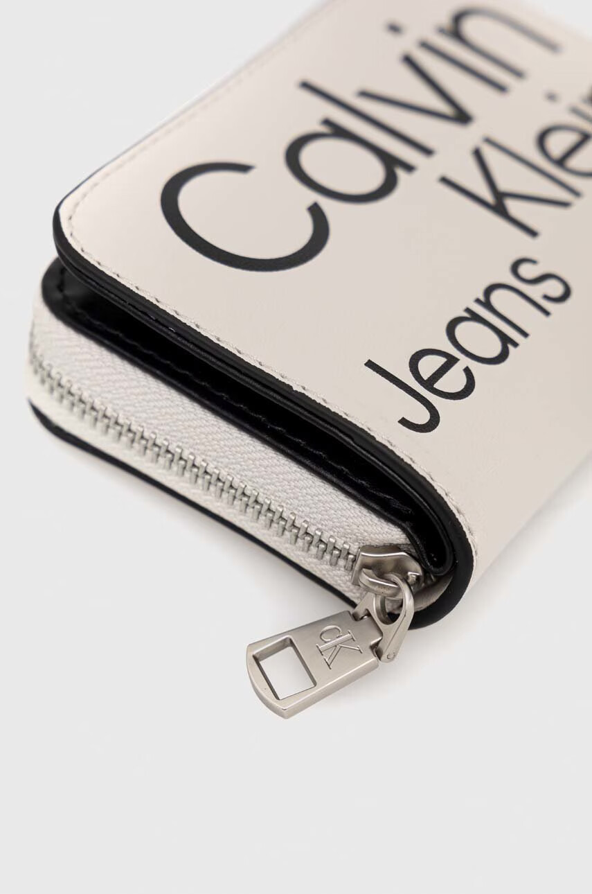 Calvin Klein Портмоне дамски в бежово - Pepit.bg