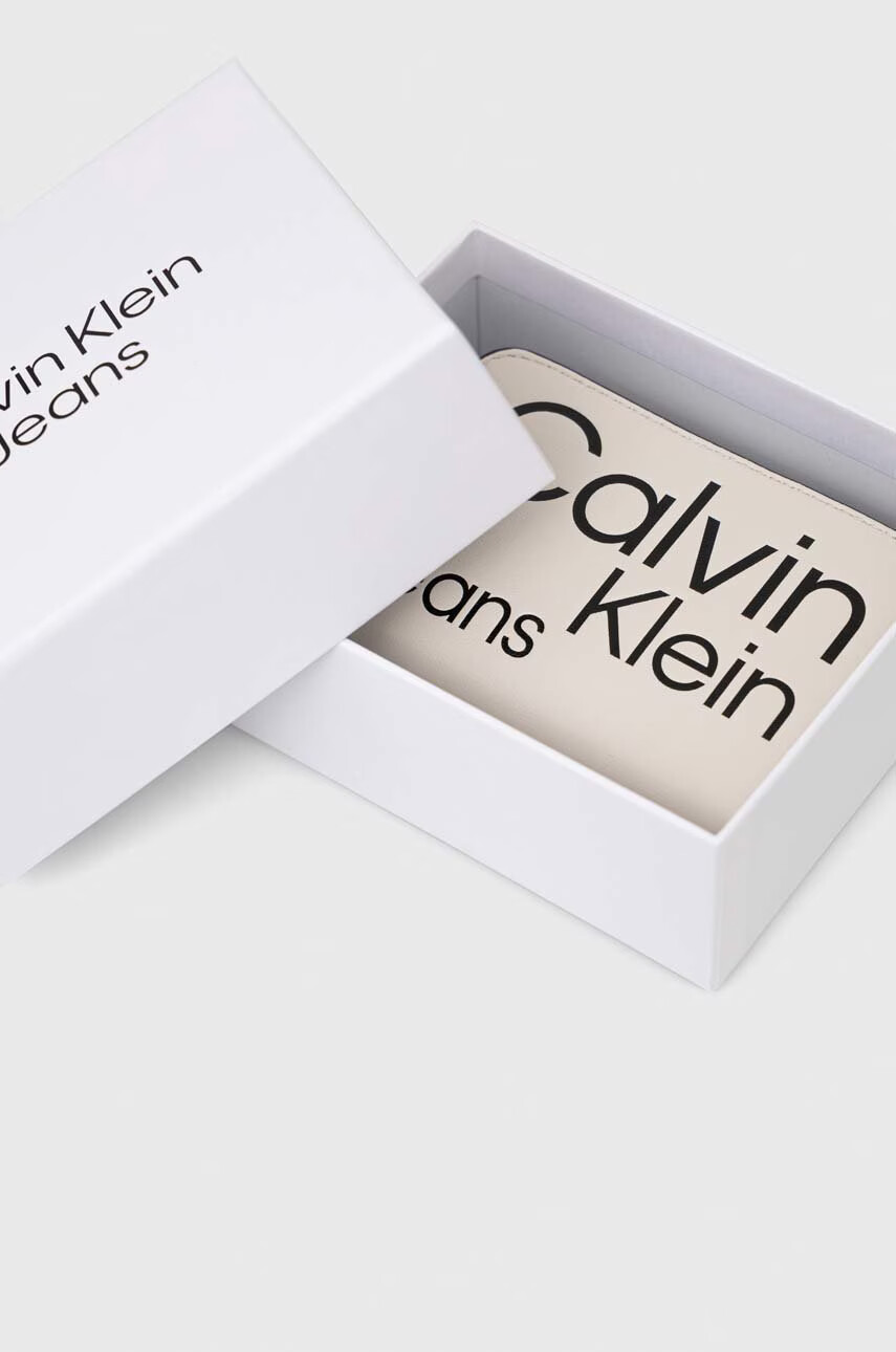 Calvin Klein Портмоне дамски в бежово - Pepit.bg