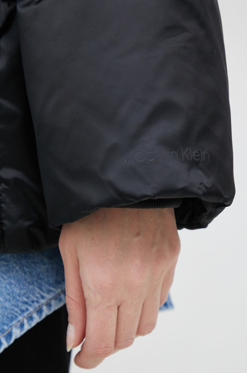 Calvin Klein Пухено яке в черно със зимна изолация - Pepit.bg