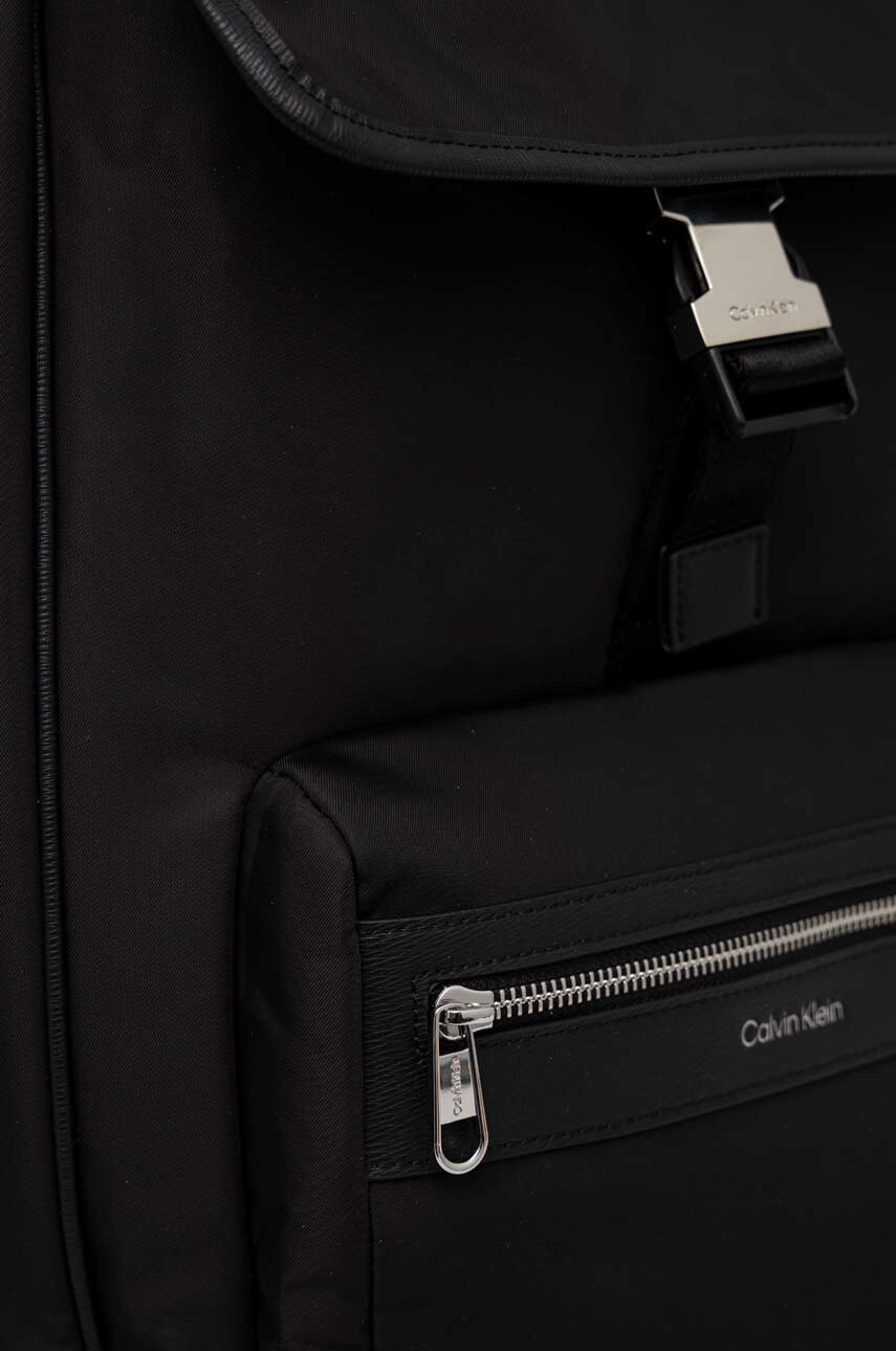 Calvin Klein Раница в черно голям размер с изчистен дизайн - Pepit.bg
