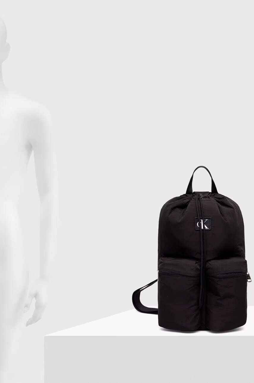 Calvin Klein Раница в черно голям размер с изчистен дизайн - Pepit.bg