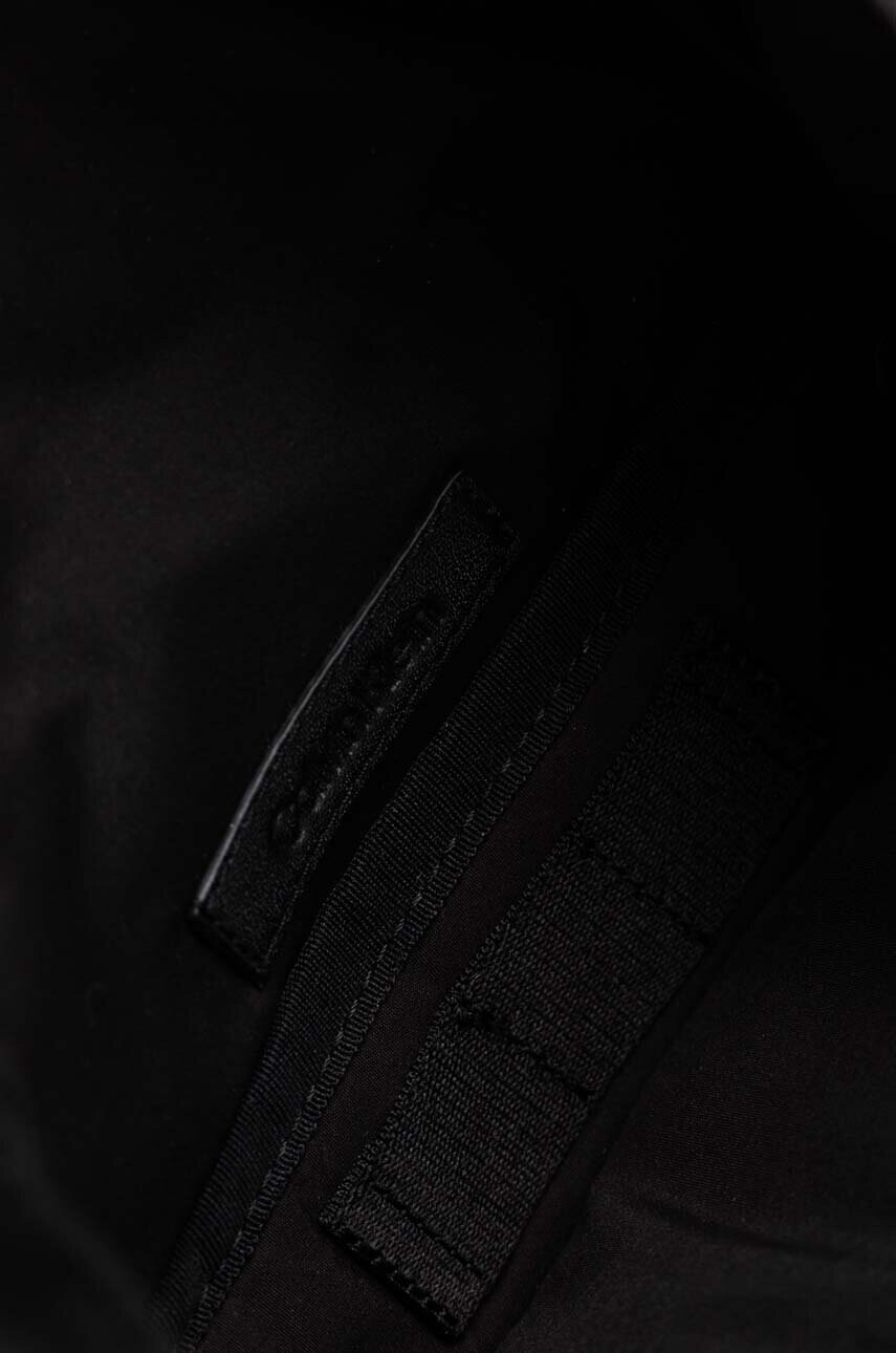 Calvin Klein Раница в черно голям размер с принт - Pepit.bg