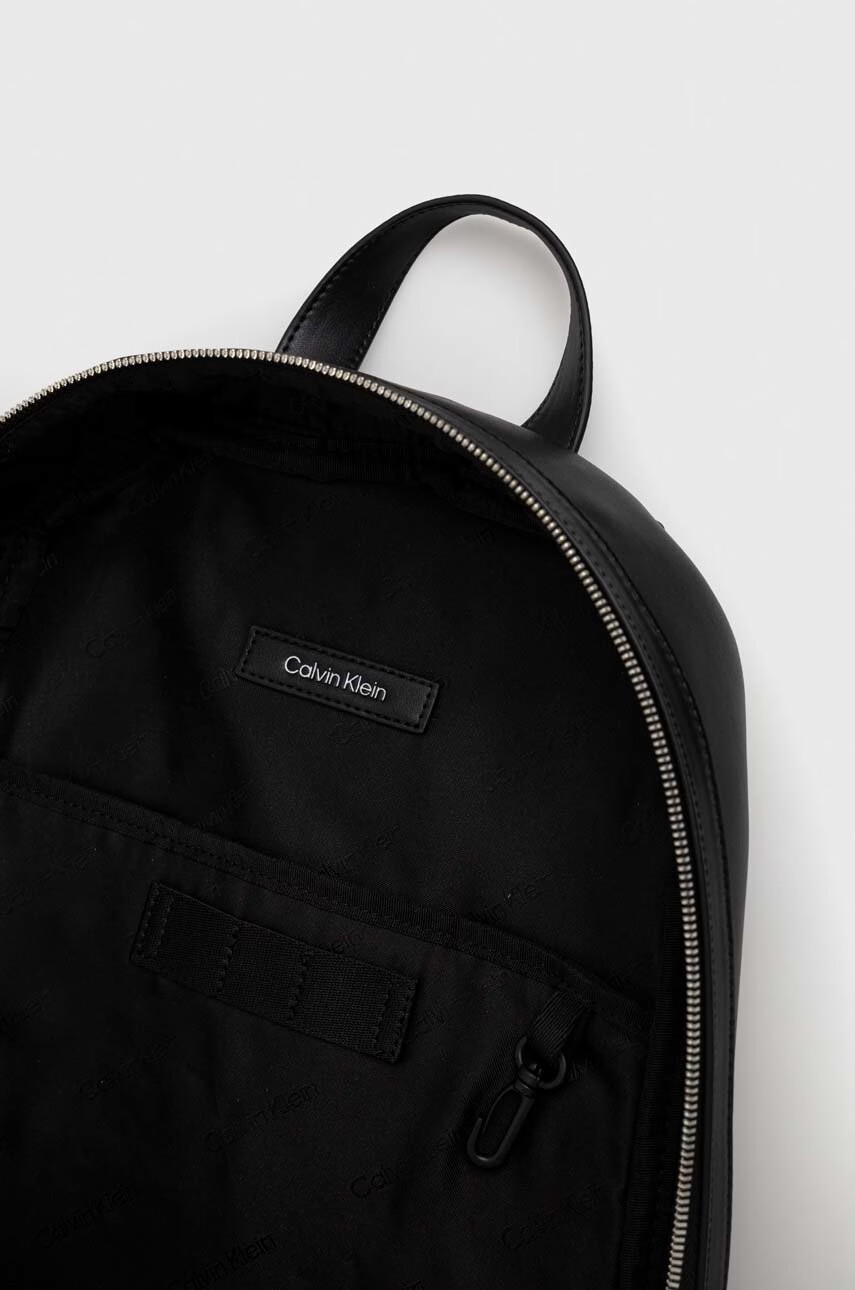 Calvin Klein Раница в зелено голям размер с принт - Pepit.bg